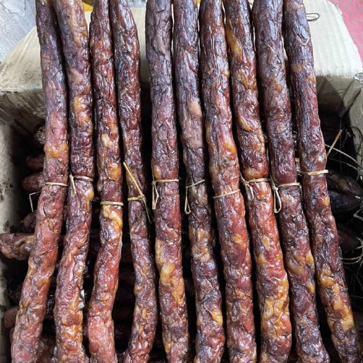 农村 手工切肉香肠（麻辣味 五香味 广味三种口味供应）