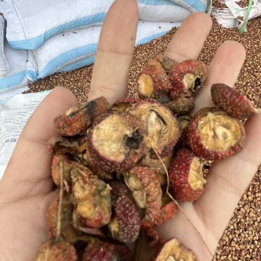 平邑县山楂干
通货，带青头，
适用于饲料厂