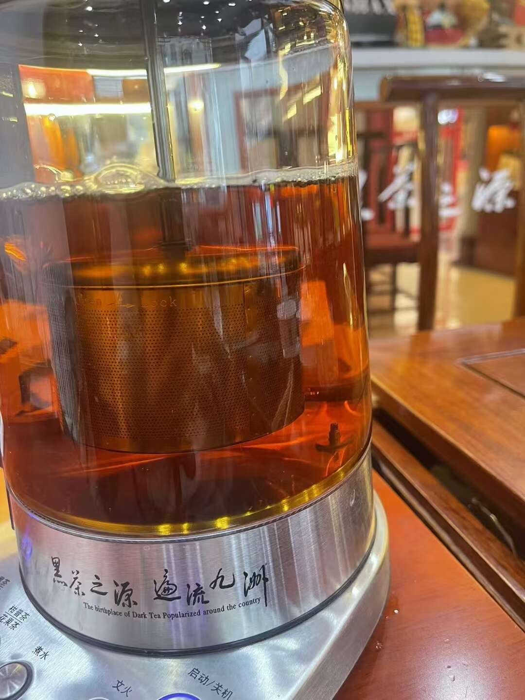 茯砖茶  金花茂盛，味道醇厚，香气扑鼻，经久耐泡！