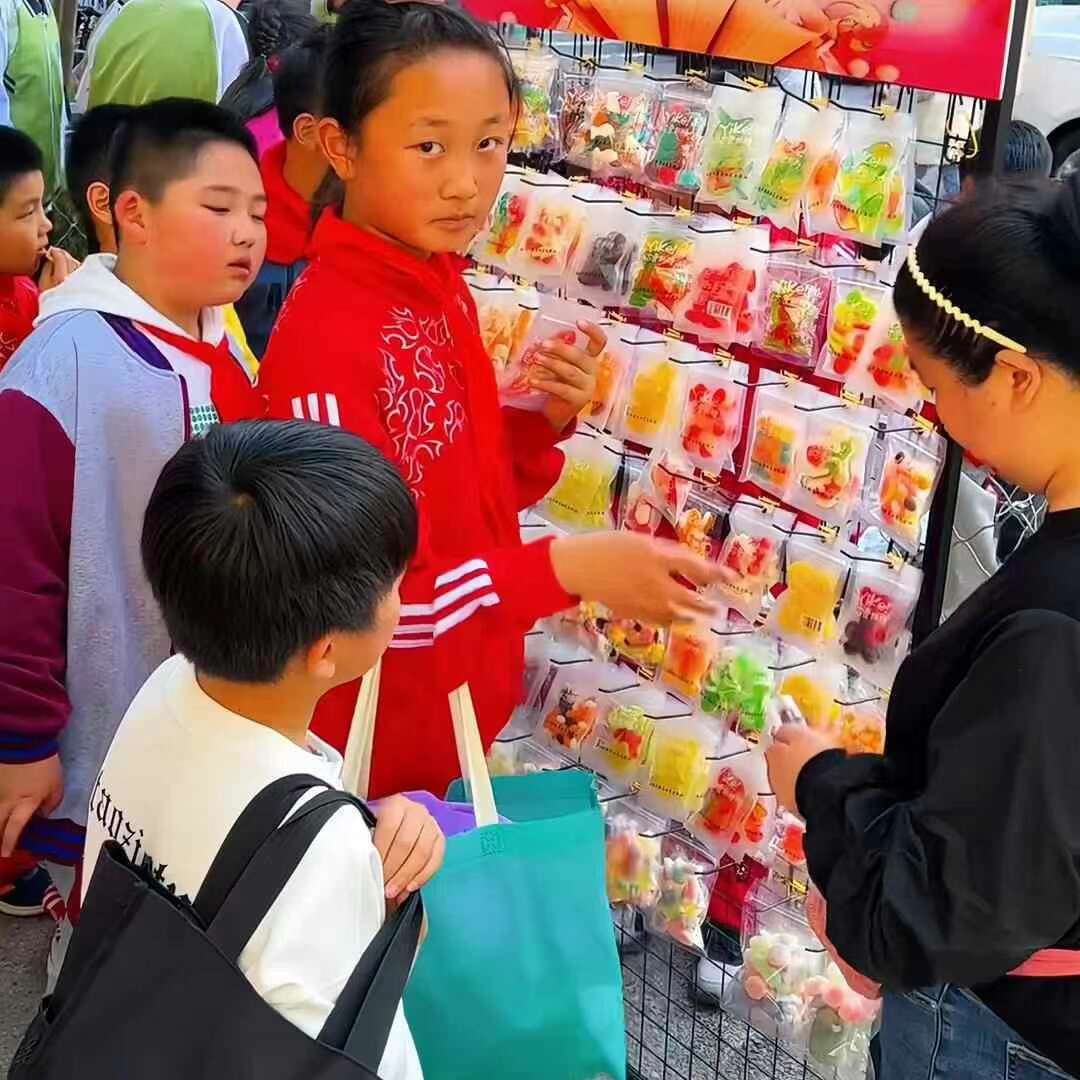 糖果手抓包软糖果散装摆摊小包零食新式软糖橡皮糖自选爆汁4d软