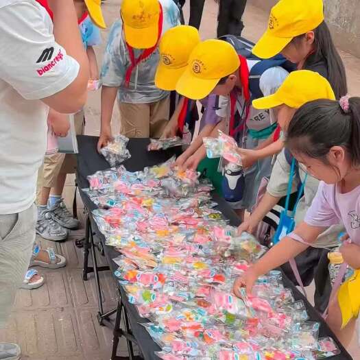 义乌市糖果手抓包软糖果散装摆摊小包零食新式软糖橡皮糖自选爆汁4d软