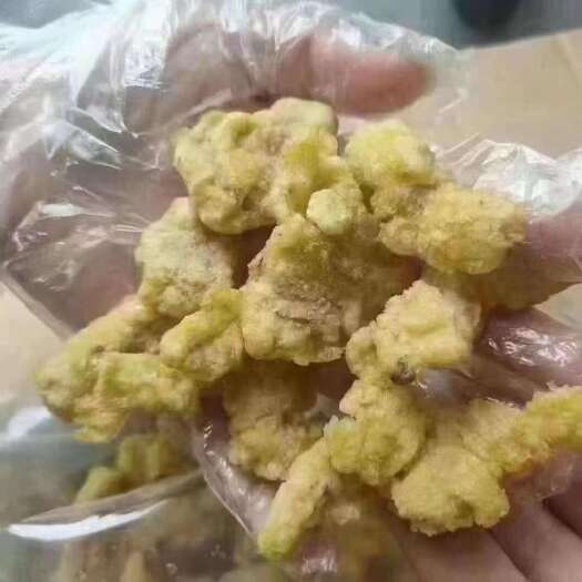 油炸小酥肉，一件20斤。油炸小泥鳅，一件20斤。