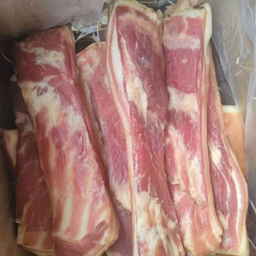 风吹五花腊肉，干度好，颜色漂亮，味道适中。
