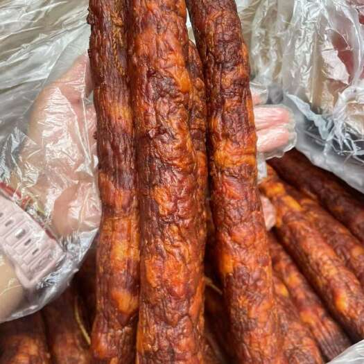 成都纯肉烟熏香肠，一件30斤。麻辣五香两个口味。