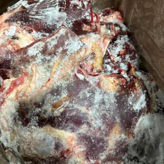 纯干牛肉，货源充足，全国发货，手续齐全，需要的老板联系。