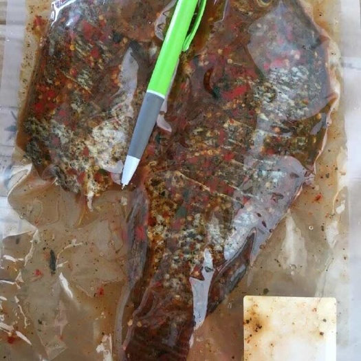 昆明活鱼现杀现腌，每条独立真空包装。煎烤蒸炸，味鲜肉嫩，傣味腌鱼