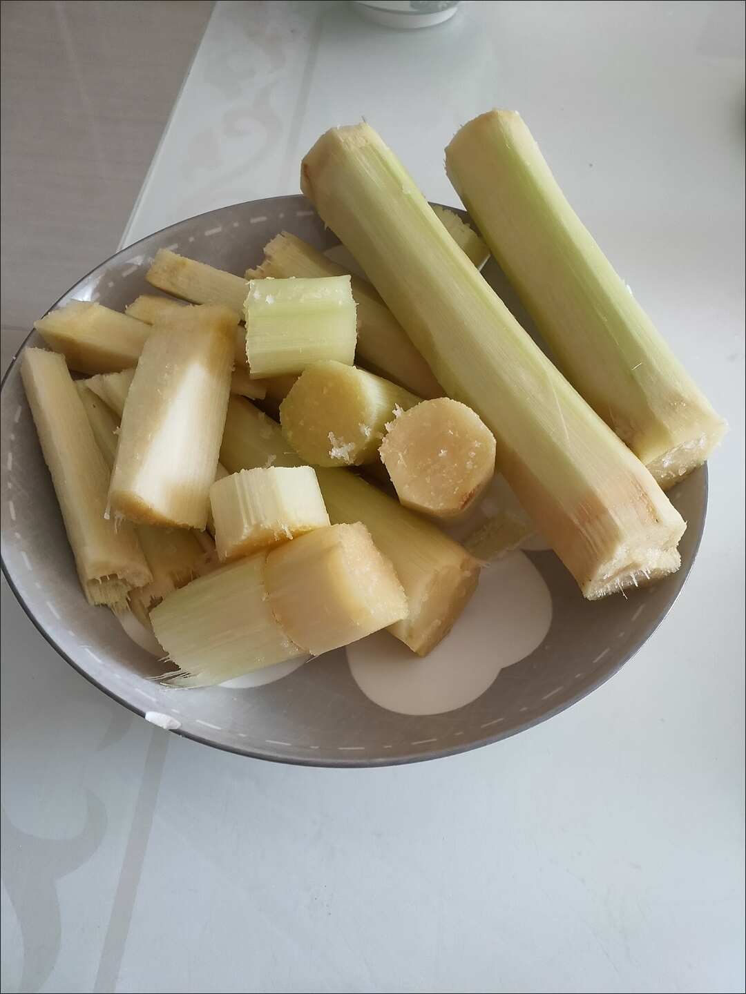 云南青皮金黄甘蔗，季新鲜脆甘甜，欢迎老板选购