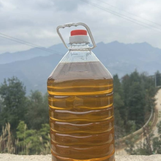 田林县自家小作坊炸出山茶油，纯毛油量很大可供，需要量大的老板可联系