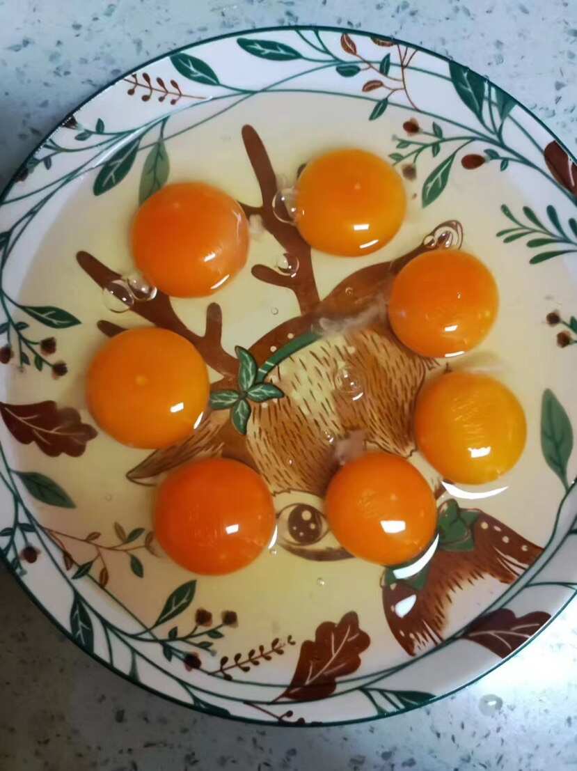 土鸡蛋基地直销，批发，土鸡以玉米，小麦，稻谷为主食，