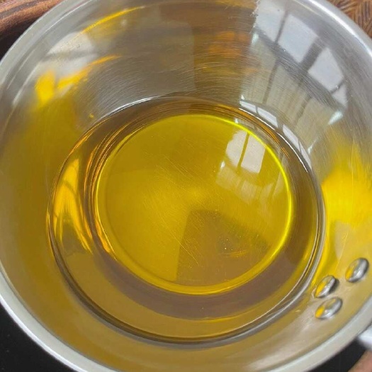 田林县老树小籽山茶油茶油飘香接单中好的茶油色泽金黄，透亮，香味
