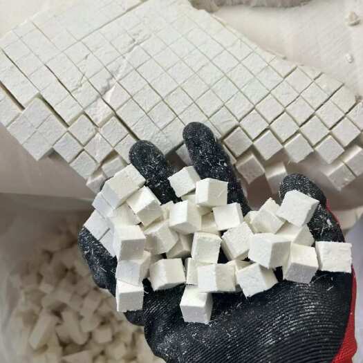岳西县安徽大别山道地茯苓，深山种植！  > 手工采挖足干