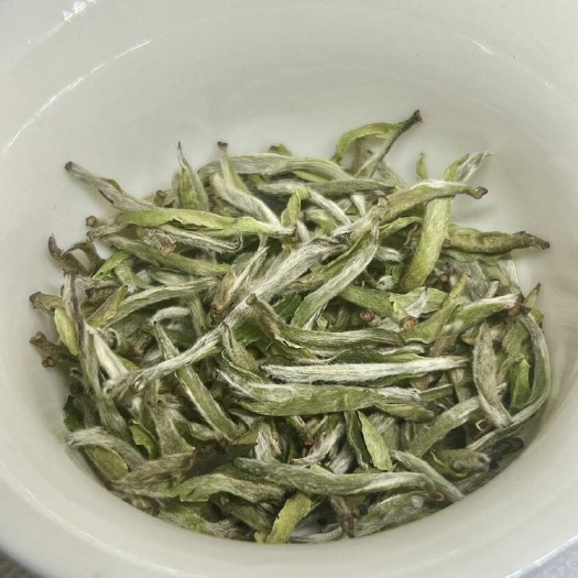 福鼎白毫银针让舌尖带您去趟福鼎茶山！可带发礼盒包装一斤起批发