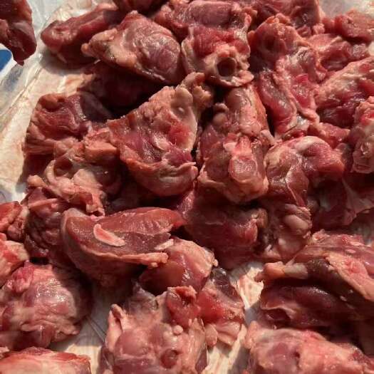羊碎肉，烧烤小炒合适，肉质鲜美，口感好，量大可以议价