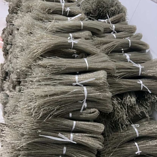 兴文县纯红薯精粉粉条不加白矾，不加胶粉，欢迎打假来挑战，证件齐全。