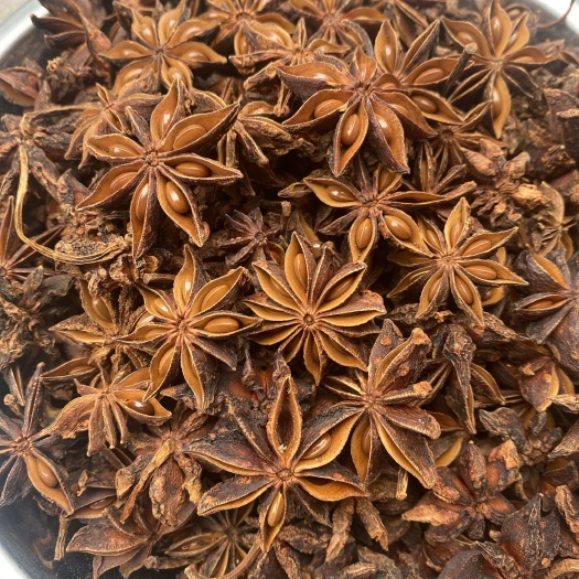 广西水烫大红八角，有浓浓的八角清香，新货