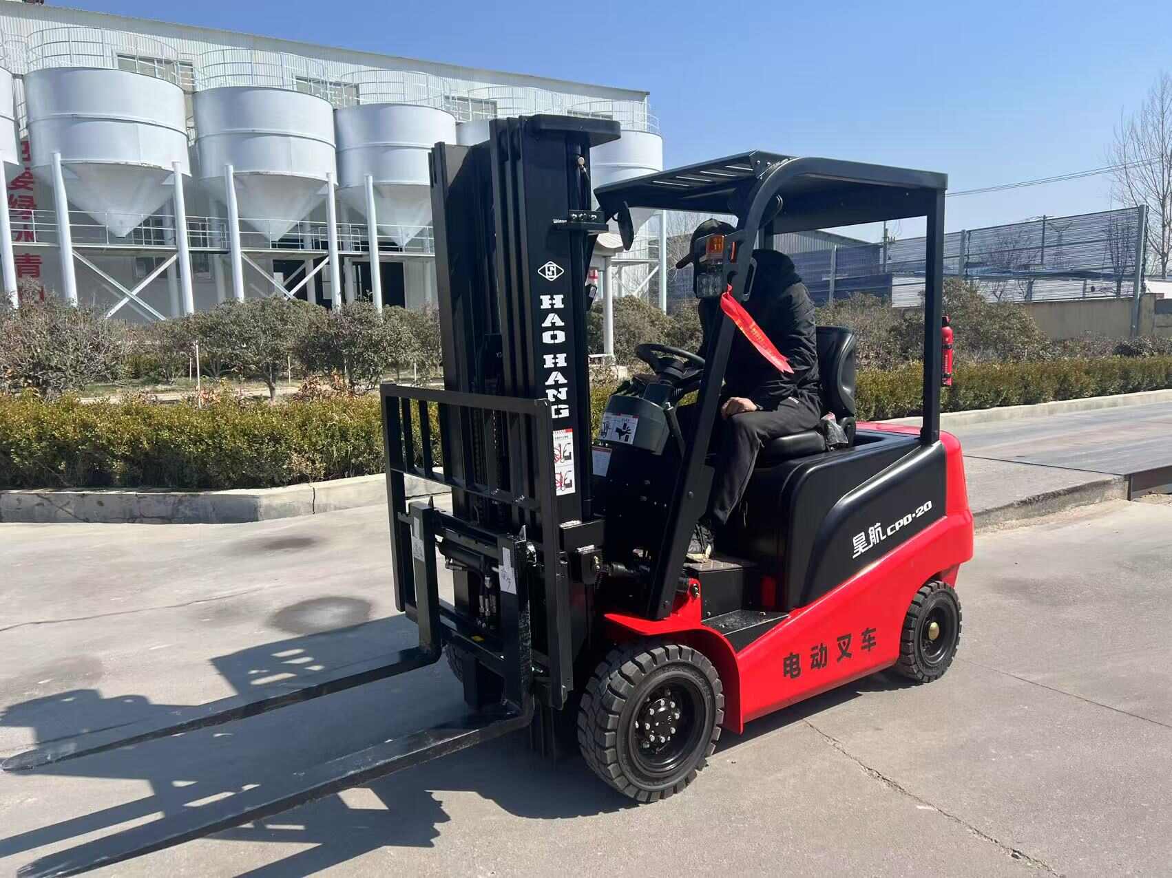 昊航2吨电动叉车升高4.5米价格多少钱一台（源头厂家定制）