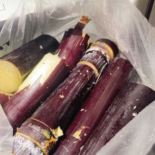 云南黑皮甘蔗，季新鲜脆甘，欢迎老板选购