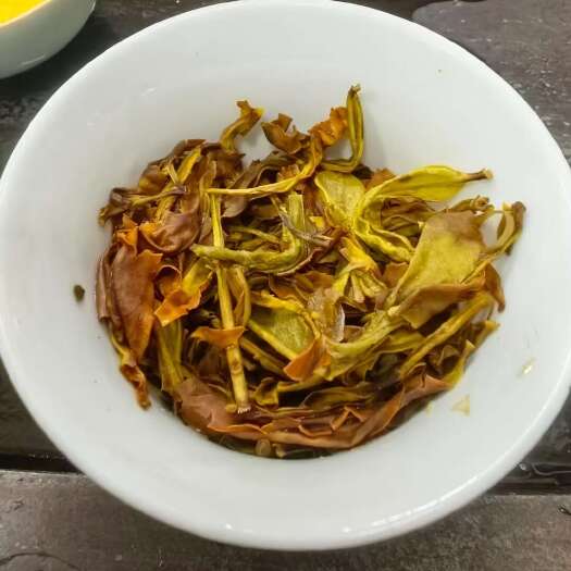 饶平县外形:条索肥壮，腊黄腊黄滋味:甘甜，生津快香气:番薯香