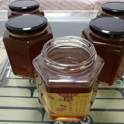 贵港纯正土蜂蜜，成熟龙眼蜜，口感浓郁，鲜甜，大量供货。