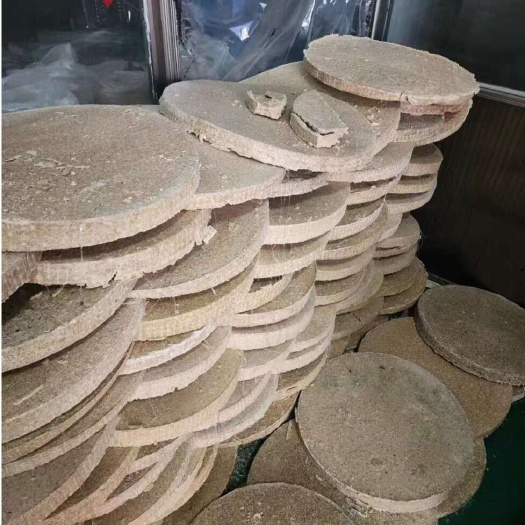 花生次料饼蛋白约43脂肪3由于原料与工艺有别 饼外观也有区别