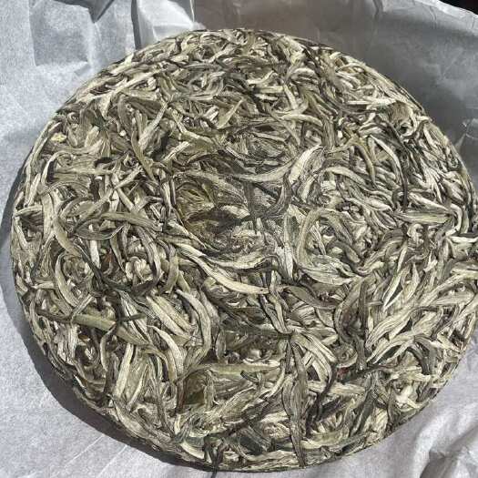 景谷县白毫银针 云南大白毫银毫茶 清甜爽口 单芽白龙须357克饼茶