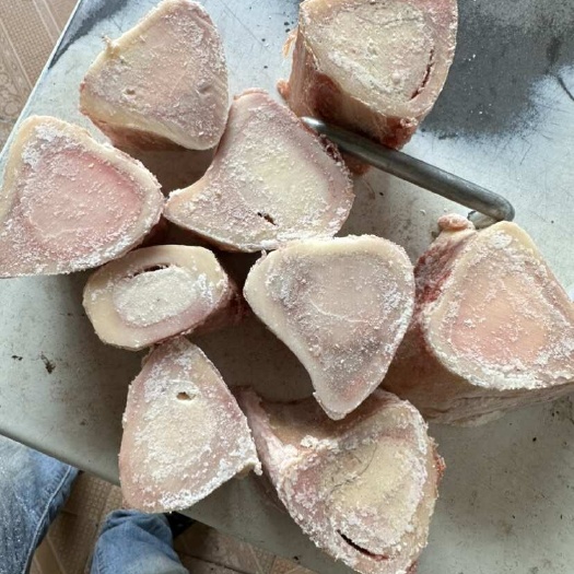牛骨髓中断，烧烤炖食材。