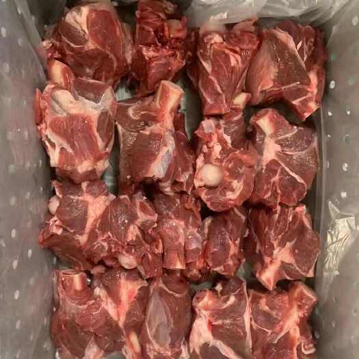 多肉羔羊棒骨，肉多别多，可以熬汤吃肉吸骨髓等，用途广泛。