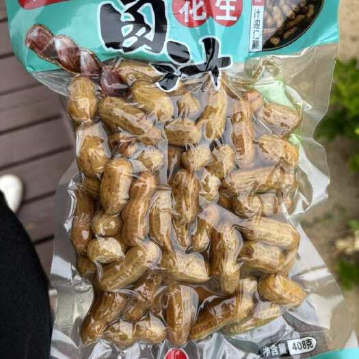 宇文月水煮花生采用吉林松原四粒红红皮花生，颗粒饱满，香脆爽口