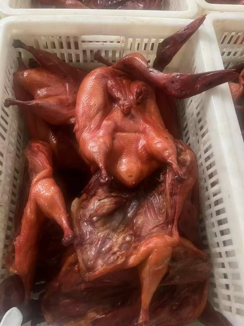 八成熟卤板鸭整箱50斤半成品冷冻散装板鸭商用卤菜店批发