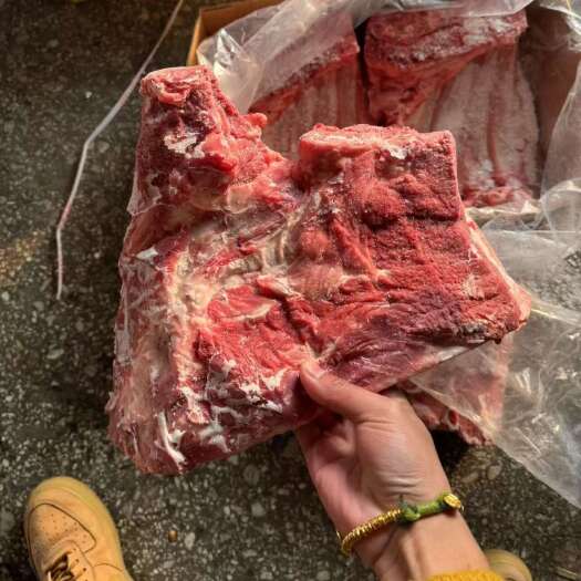 沂南县母猪去颈前排 4-5块