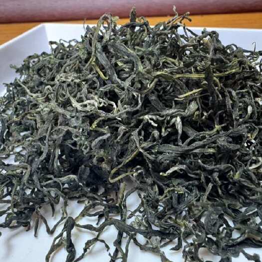 吉首市湘西黄金茶绿茶，纯手工采摘两叶一心，口感香浓，耐泡。