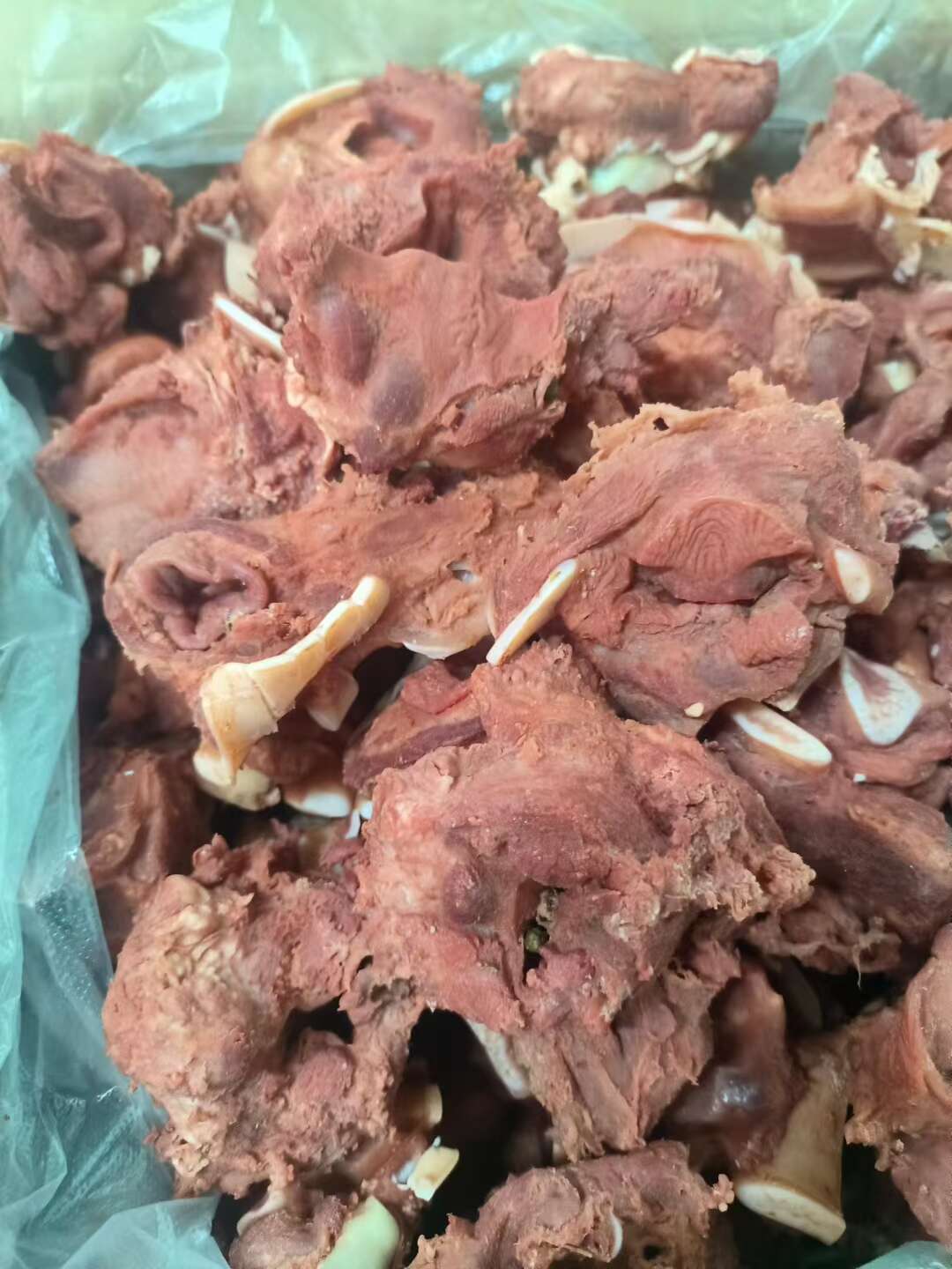 五香牛脆骨肉，十成熟不加淀粉，凉拌小炒合适