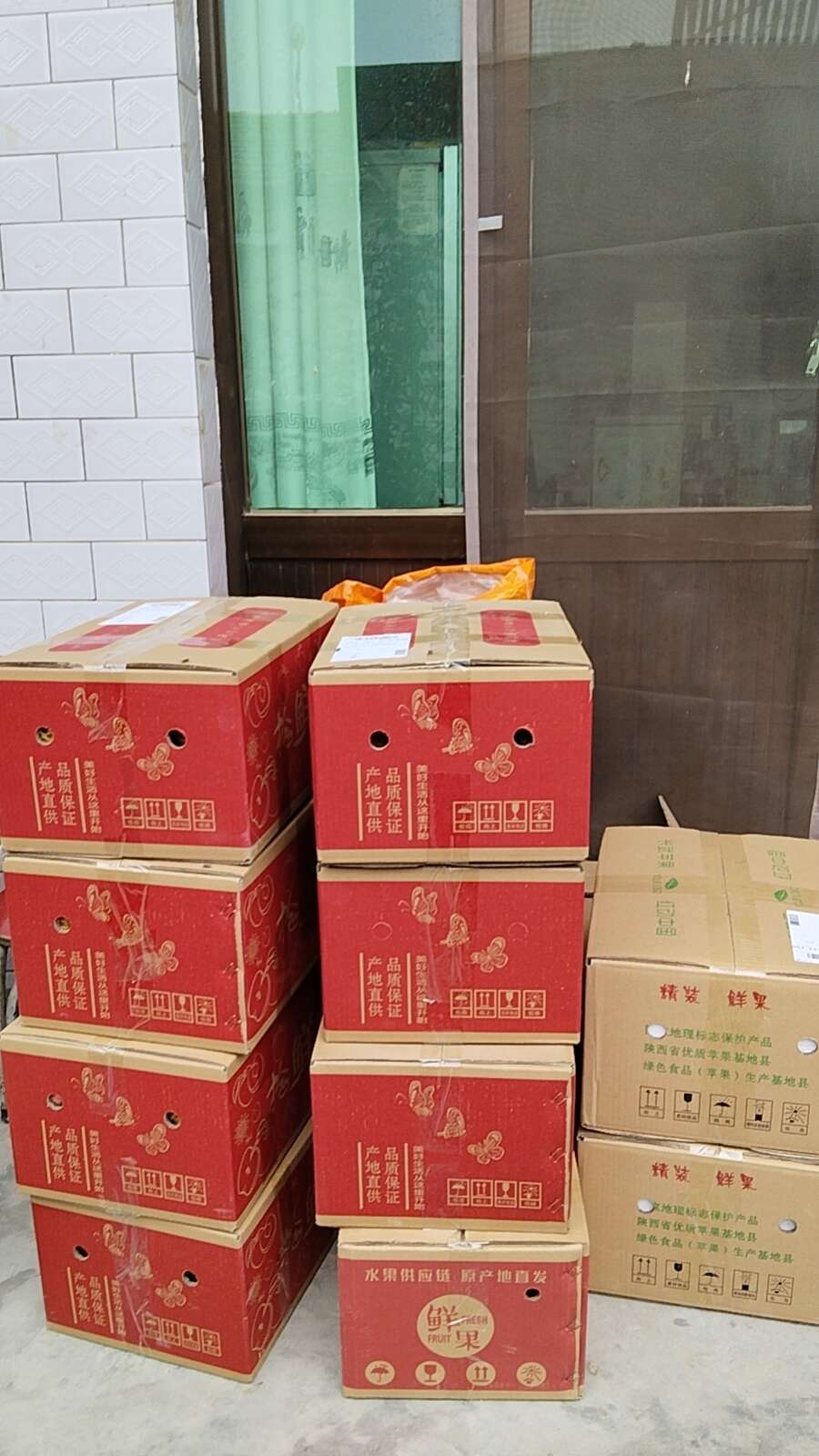 陕西长武瑞阳苹果脆甜多汁色泽鲜艳产地现摘现发10斤/箱包邮