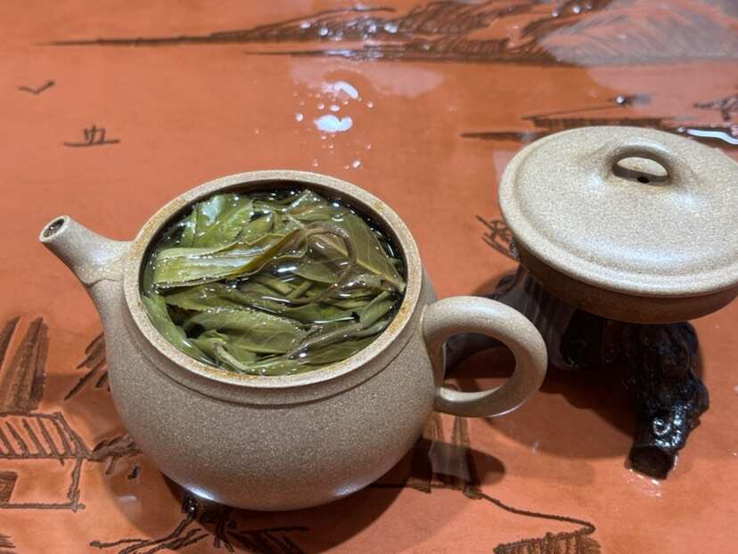 小户赛古树生普散茶：花果蜜香围绕，香在汤中香中带甜，货源充足