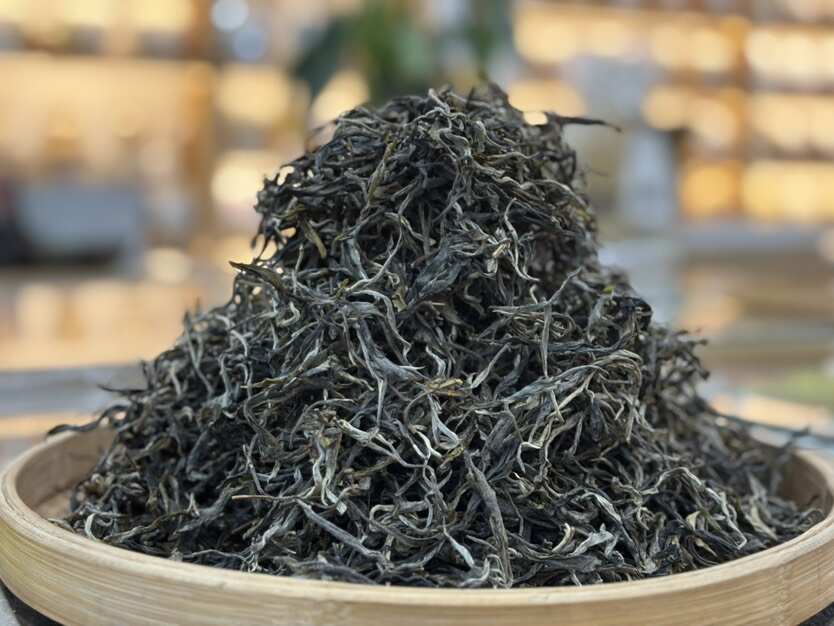 小户赛古树生普散茶：花果蜜香围绕，香在汤中香中带甜，货源充足