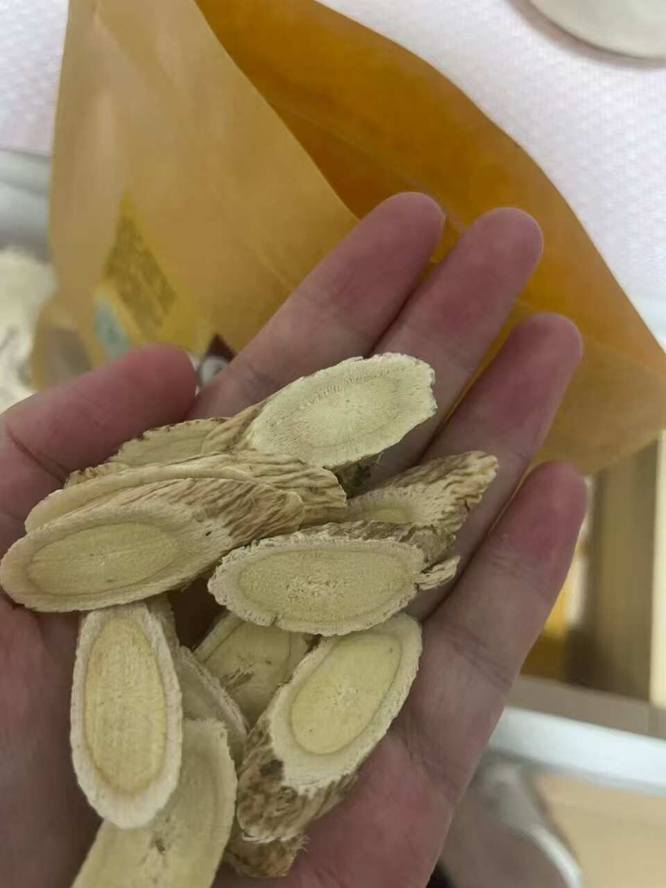 中国当归之乡——甘肃岷县，自家现切的岷县原产地黄芪片。