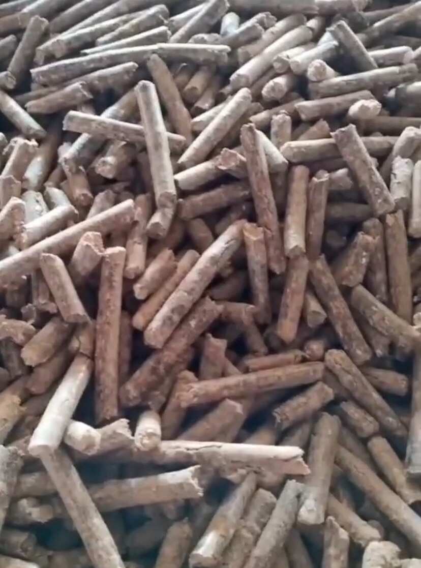 生物质颗粒 玉米芯颗粒灰份2左右卡数3900-4100