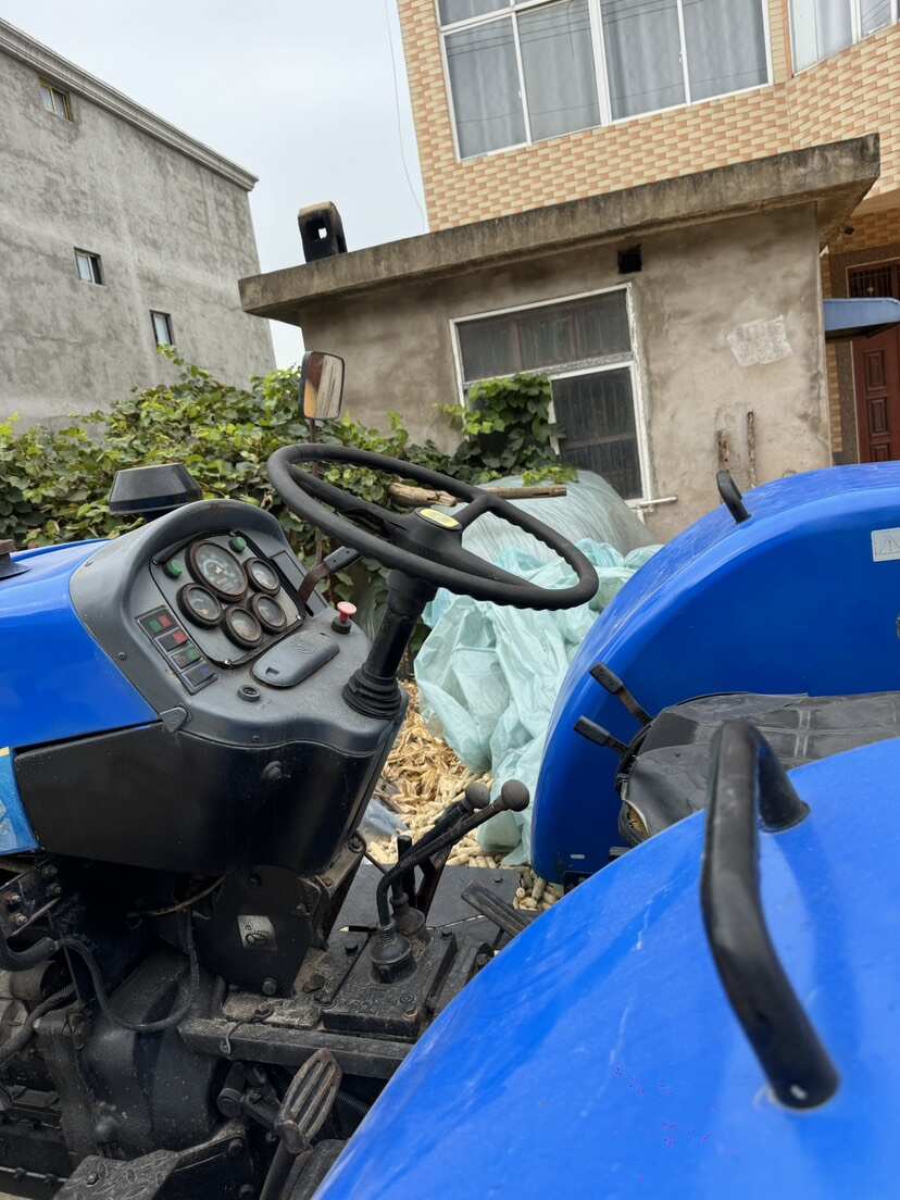 纽荷兰700拖拉机