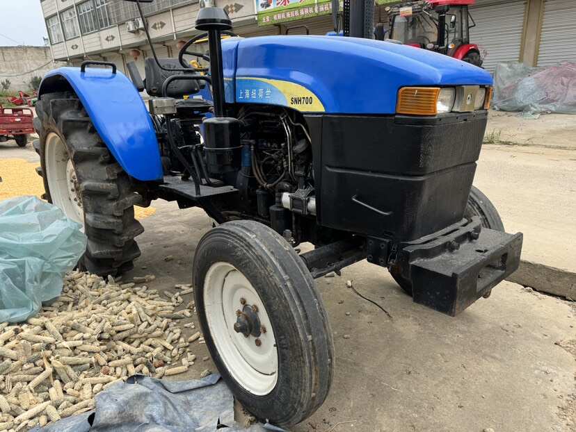 纽荷兰700拖拉机