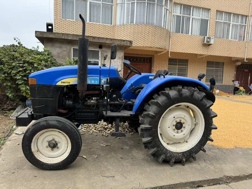 纽荷兰700拖拉机