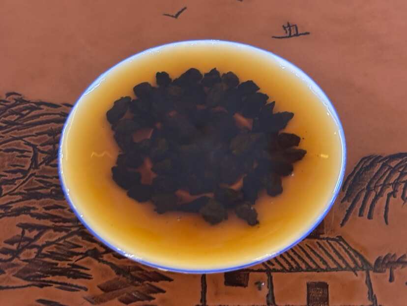 碎银子茶：糯米香，香高，汤厚绵滑，粘稠饱满、回甘生津明显