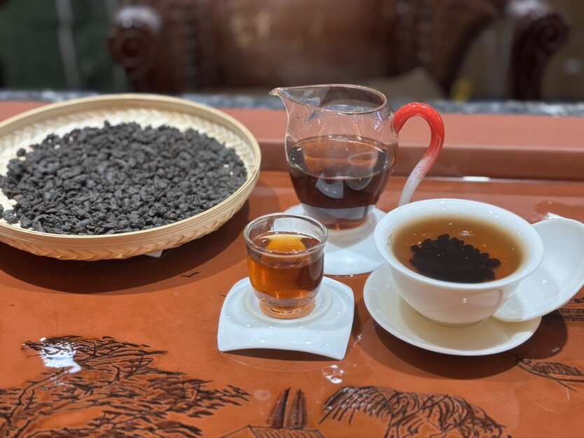 碎银子茶：糯米香，香高，汤厚绵滑，粘稠饱满、回甘生津明显