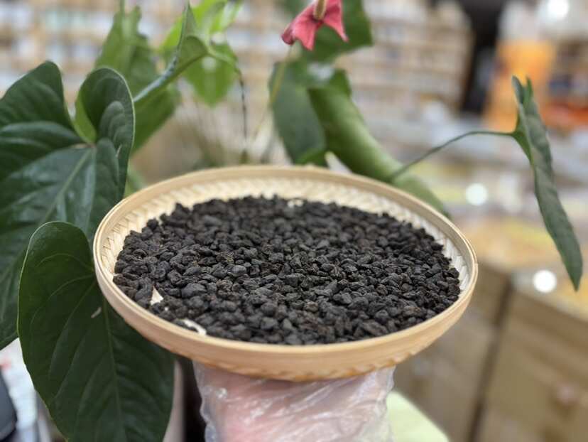 碎银子茶：糯米香，香高，汤厚绵滑，粘稠饱满、回甘生津明显