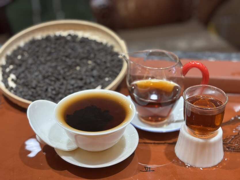 碎银子茶：糯米香，香高，汤厚绵滑，粘稠饱满、回甘生津明显