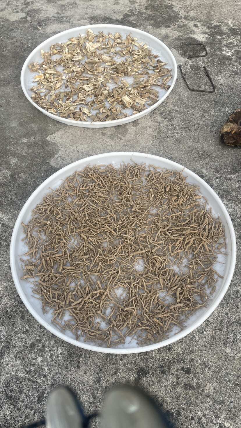 白茄子根产自闽北，生长年限二年，自然晒干，最后10斤，包邮