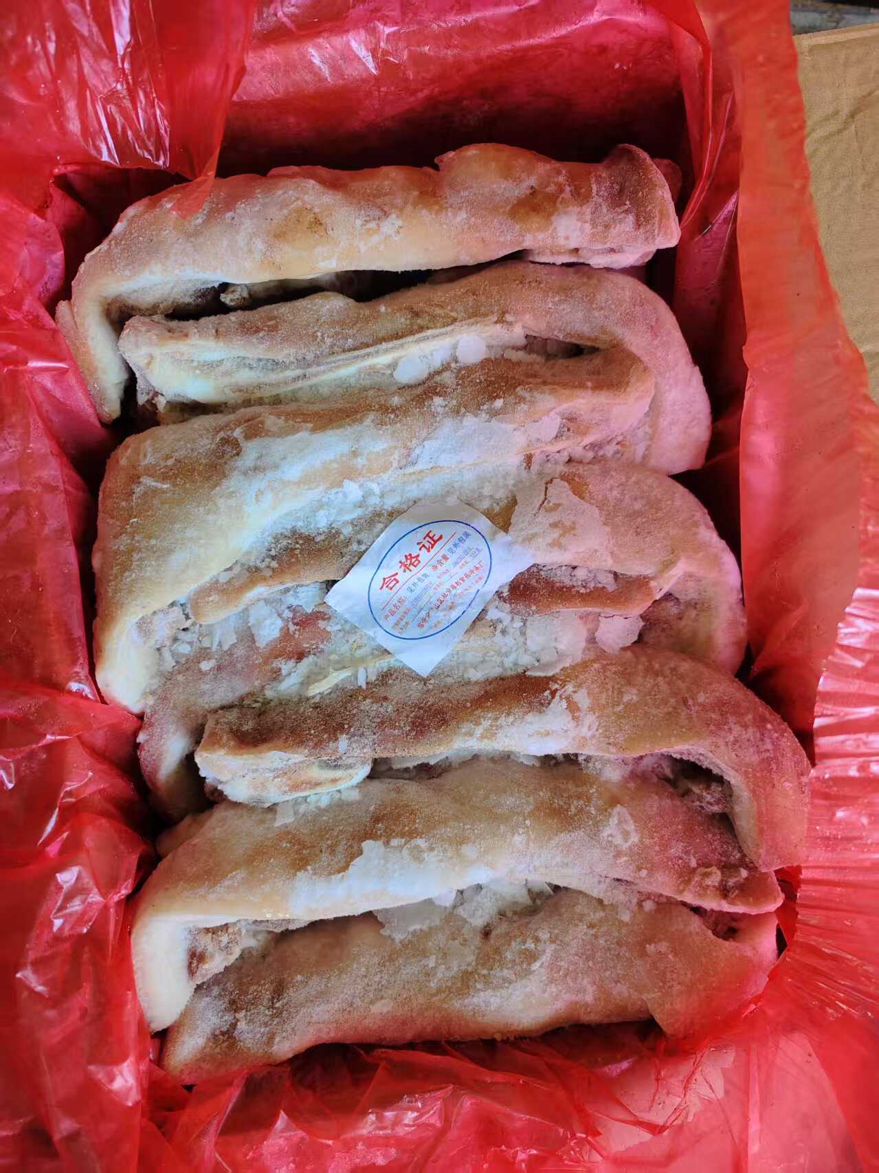 八成熟猪头肉熟猪头肉​去骨  八分熟，老汤上色入味即可