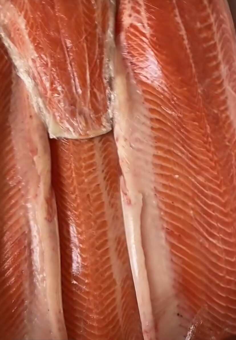 国产三文鱼柳，现切大鱼片自助餐用食材