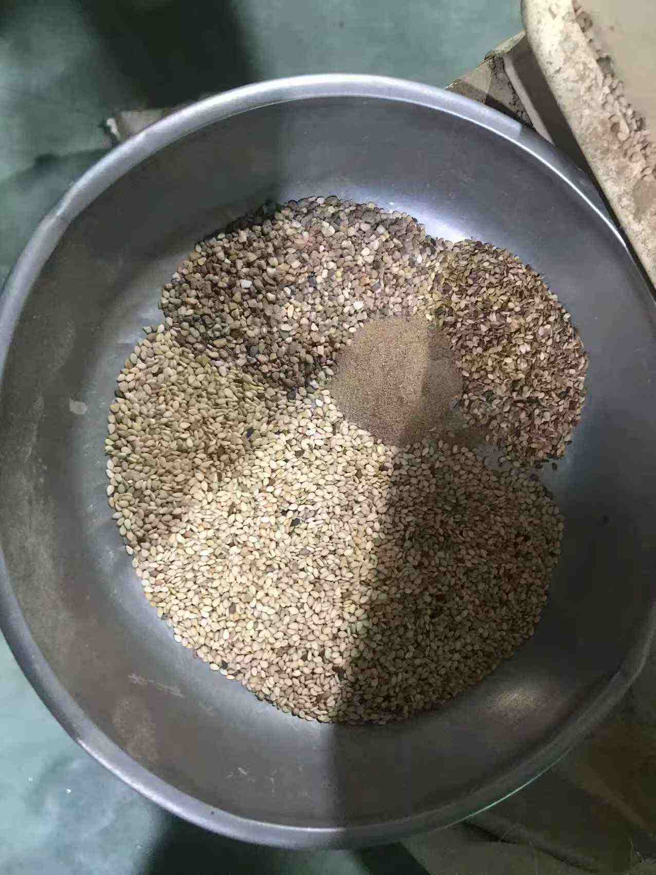 缅甸生黑芝麻、白芝麻，是全世界最好的芝麻产地之一