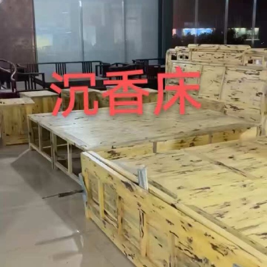 沉香床作用很大,天然沉香虫漏床提升个人提升状态,对身体健康