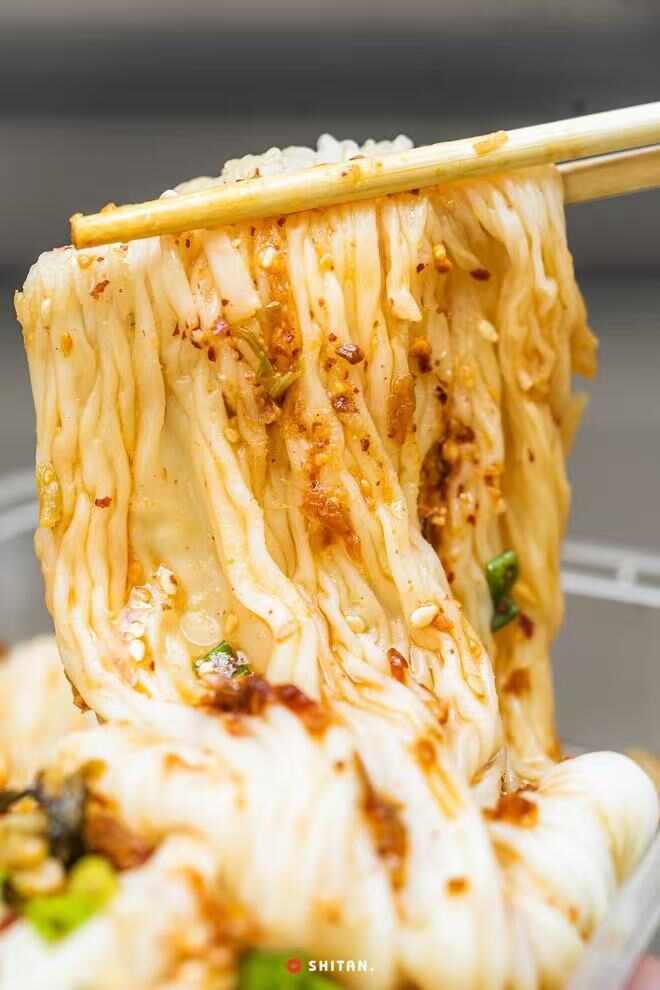 厂家直销，鲜做泡沫箱肠粉芝麻粉拉肠粉，支持一件起批，欢迎咨询